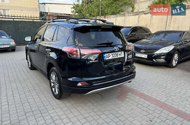 Внедорожник / Кроссовер Toyota RAV4 2017 в 