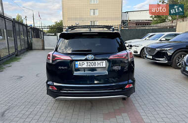 Внедорожник / Кроссовер Toyota RAV4 2017 в 