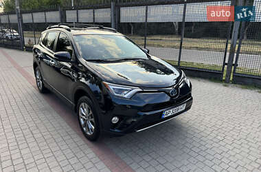 Внедорожник / Кроссовер Toyota RAV4 2017 в 
