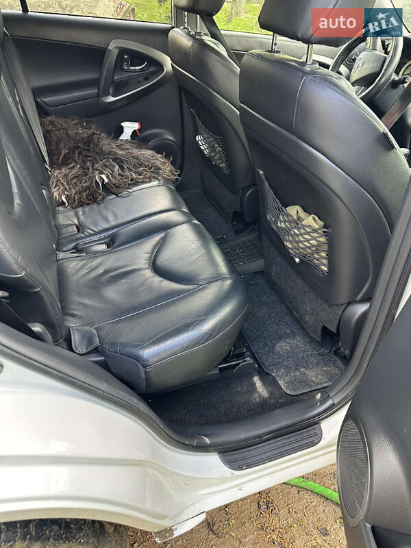 Позашляховик / Кросовер Toyota RAV4 2011 в Івано-Франківську