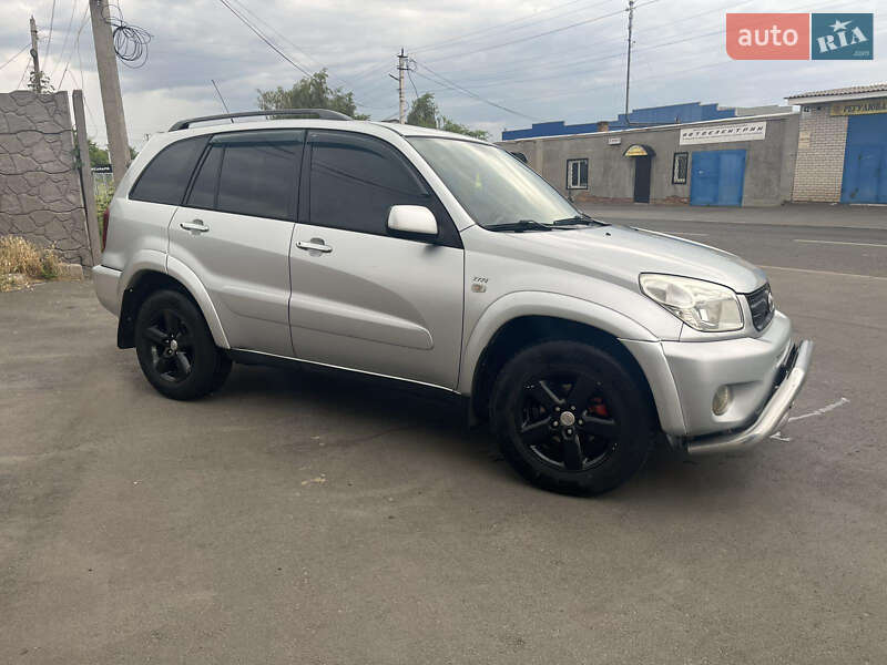 Внедорожник / Кроссовер Toyota RAV4 2005 в 