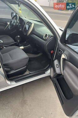 Внедорожник / Кроссовер Toyota RAV4 2005 в 