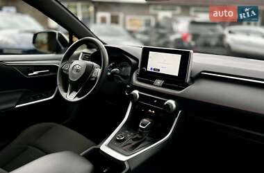 Внедорожник / Кроссовер Toyota RAV4 2023 в 