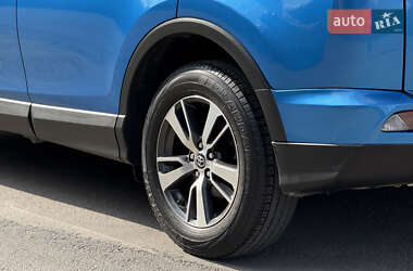 Позашляховик / Кросовер Toyota RAV4 2016 в Тернополі