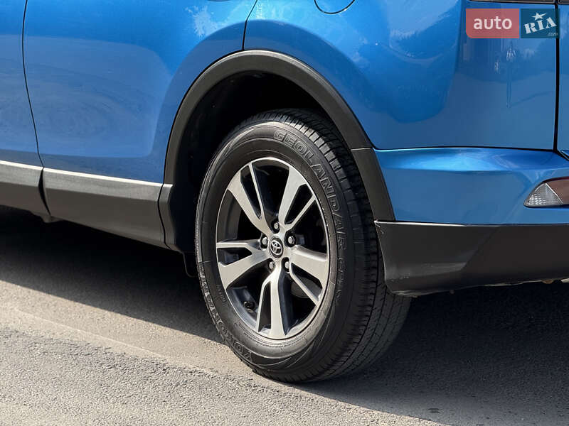 Внедорожник / Кроссовер Toyota RAV4 2016 в Тернополе