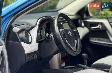 Позашляховик / Кросовер Toyota RAV4 2016 в Тернополі