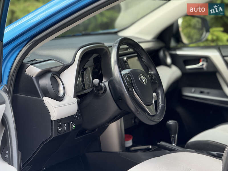 Внедорожник / Кроссовер Toyota RAV4 2016 в Тернополе