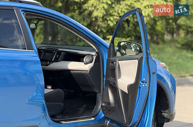 Позашляховик / Кросовер Toyota RAV4 2016 в Тернополі