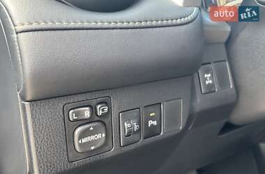 Позашляховик / Кросовер Toyota RAV4 2016 в 