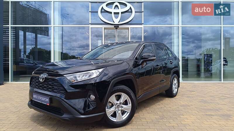 Внедорожник / Кроссовер Toyota RAV4 2021 в 