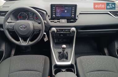 Внедорожник / Кроссовер Toyota RAV4 2021 в 
