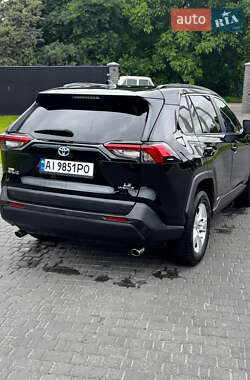 Внедорожник / Кроссовер Toyota RAV4 2021 в 