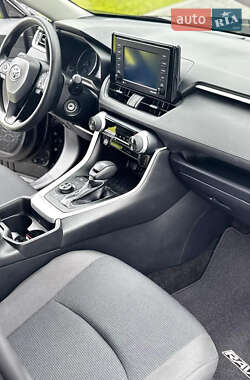 Внедорожник / Кроссовер Toyota RAV4 2021 в 