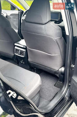 Внедорожник / Кроссовер Toyota RAV4 2021 в 