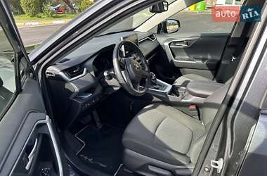 Позашляховик / Кросовер Toyota RAV4 2020 в 