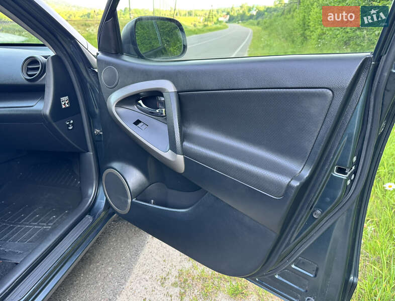 Позашляховик / Кросовер Toyota RAV4 2006 в Турці
