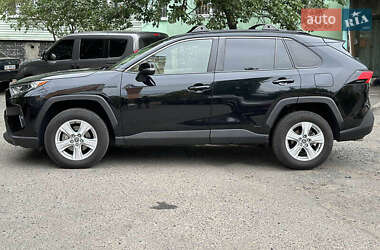 Внедорожник / Кроссовер Toyota RAV4 2020 в 