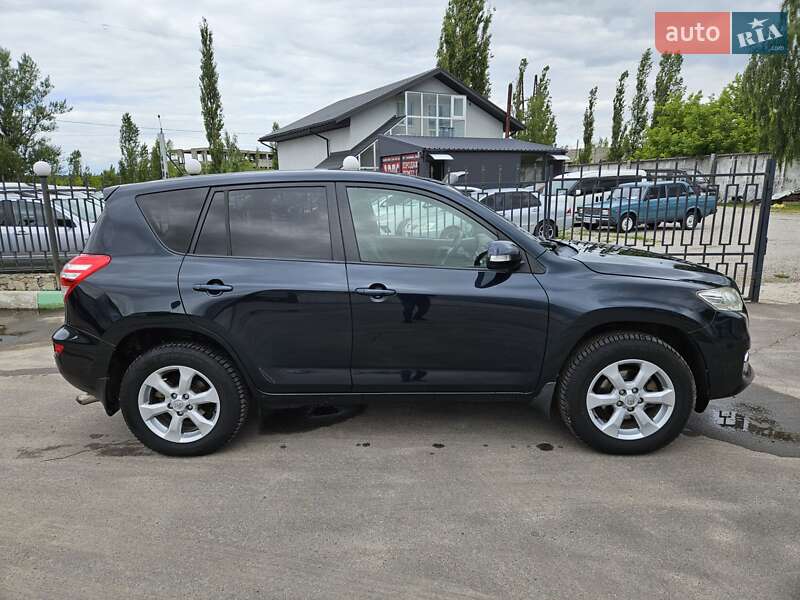 Позашляховик / Кросовер Toyota RAV4 2011 в Шостці