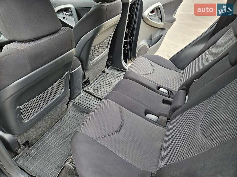 Позашляховик / Кросовер Toyota RAV4 2011 в Шостці