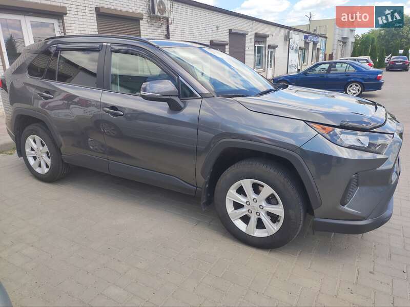 Внедорожник / Кроссовер Toyota RAV4 2021 в Умани