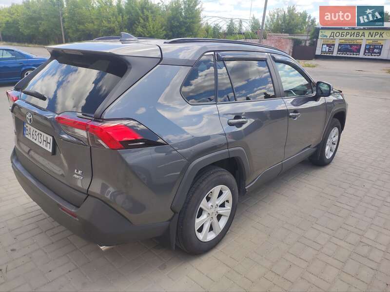 Внедорожник / Кроссовер Toyota RAV4 2021 в Умани