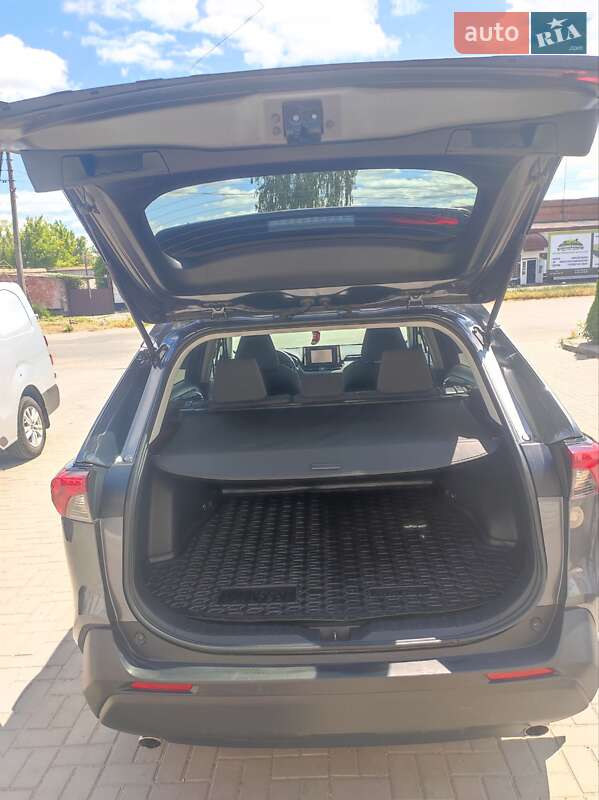 Внедорожник / Кроссовер Toyota RAV4 2021 в Умани