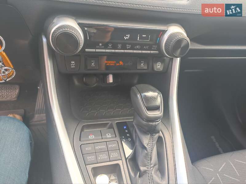 Внедорожник / Кроссовер Toyota RAV4 2021 в Умани