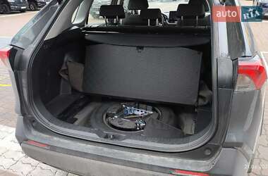 Внедорожник / Кроссовер Toyota RAV4 2021 в 