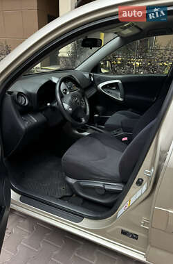 Внедорожник / Кроссовер Toyota RAV4 2007 в 