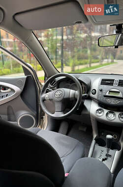 Внедорожник / Кроссовер Toyota RAV4 2007 в 
