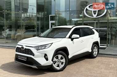 Внедорожник / Кроссовер Toyota RAV4 2020 в Киеве