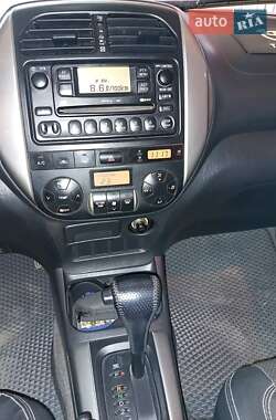 Позашляховик / Кросовер Toyota RAV4 2004 в  фото 10 Позашляховик / Кросовер Toyota RAV4 2004 в