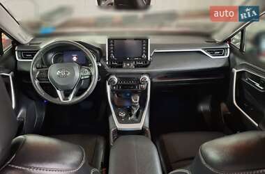 Позашляховик / Кросовер Toyota RAV4 2021 в 