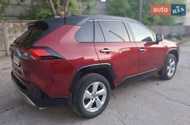 Позашляховик / Кросовер Toyota RAV4 2021 в 