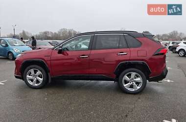 Позашляховик / Кросовер Toyota RAV4 2021 в 