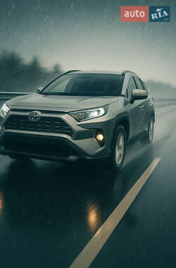 Позашляховик / Кросовер Toyota RAV4 2021 в Івано-Франківську