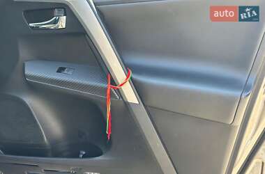 Позашляховик / Кросовер Toyota RAV4 2014 в 