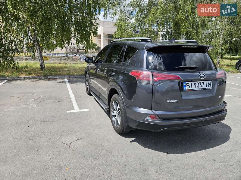 Позашляховик / Кросовер Toyota RAV4 2016 в Запоріжжі