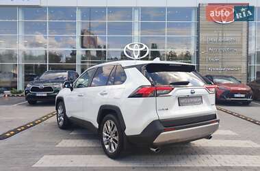 Внедорожник / Кроссовер Toyota RAV4 2022 в 