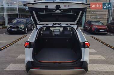 Внедорожник / Кроссовер Toyota RAV4 2022 в 