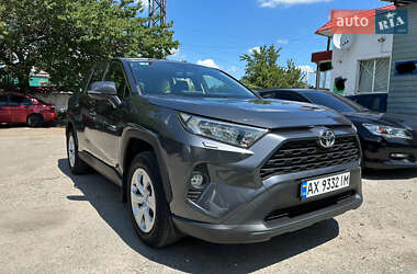 Внедорожник / Кроссовер Toyota RAV4 2020 в Харькове