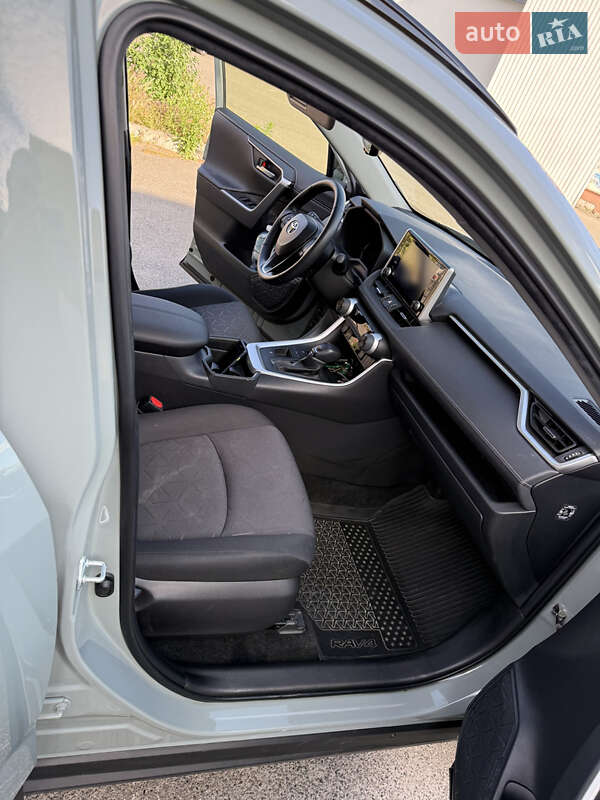 Внедорожник / Кроссовер Toyota RAV4 2021 в Борисполе