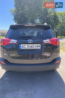 Позашляховик / Кросовер Toyota RAV4 2015 в  фото 7 Позашляховик / Кросовер Toyota RAV4 2015 в