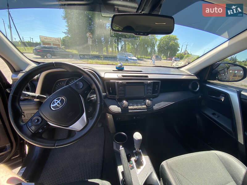 Позашляховик / Кросовер Toyota RAV4 2015 в Любомлі