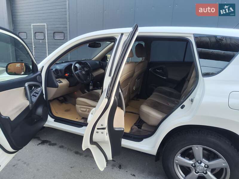Внедорожник / Кроссовер Toyota RAV4 2012 в Киеве
