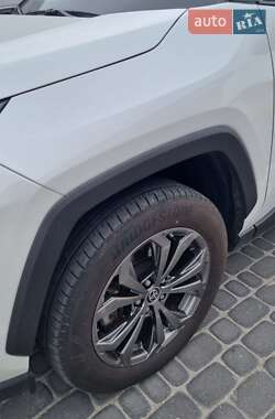 Внедорожник / Кроссовер Toyota RAV4 2023 в 