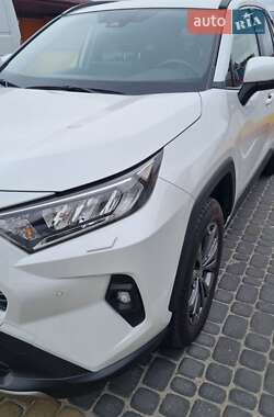 Внедорожник / Кроссовер Toyota RAV4 2023 в 