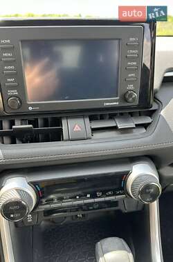 Внедорожник / Кроссовер Toyota RAV4 2020 в 