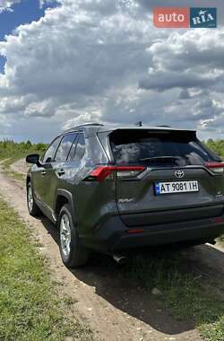 Внедорожник / Кроссовер Toyota RAV4 2020 в 
