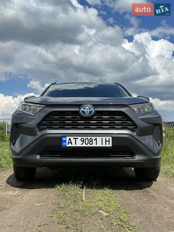 Внедорожник / Кроссовер Toyota RAV4 2020 в 